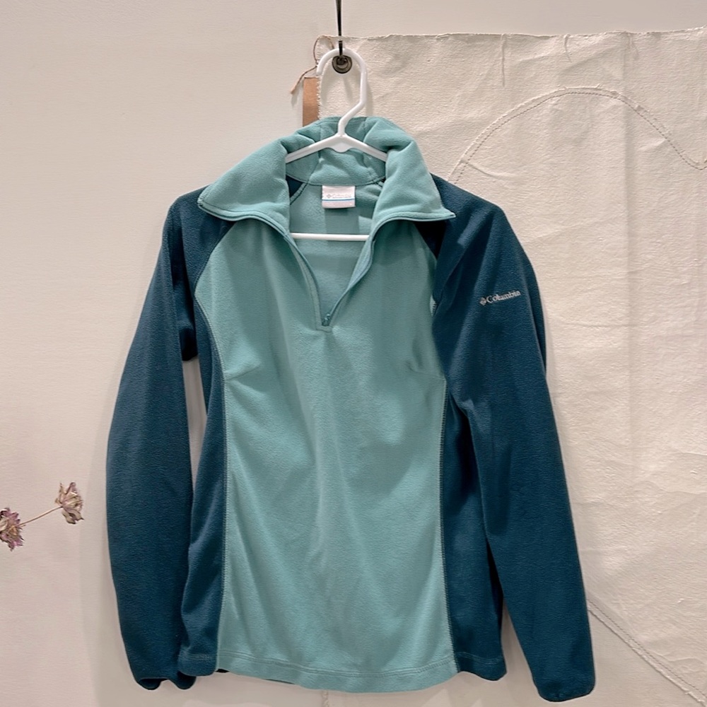 Women’s Columbia fleece shirt size small